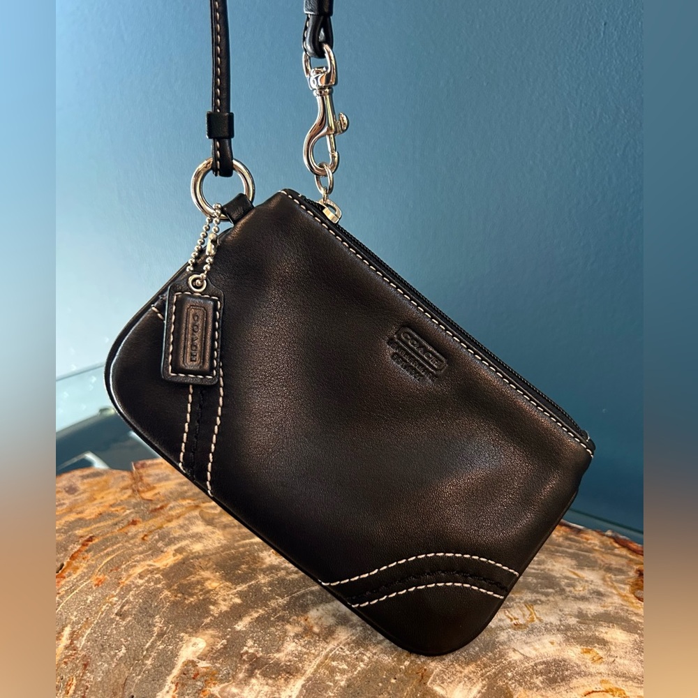 Vintage COACH Soft Pebble Leather Collection Small Black Wristlet EUC - Picture 6 of 16